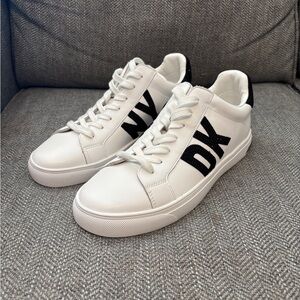 DKNY Woman’s Abeni Casual and fashion Sneaker 9.5